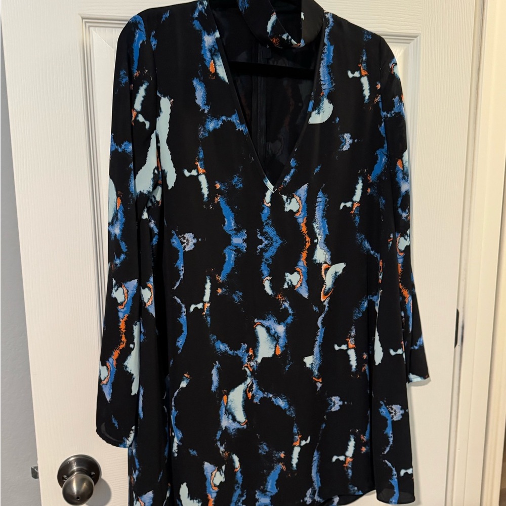 Almost New Olivaceous Black and Blue Abstract Dress with Bell Sleeves